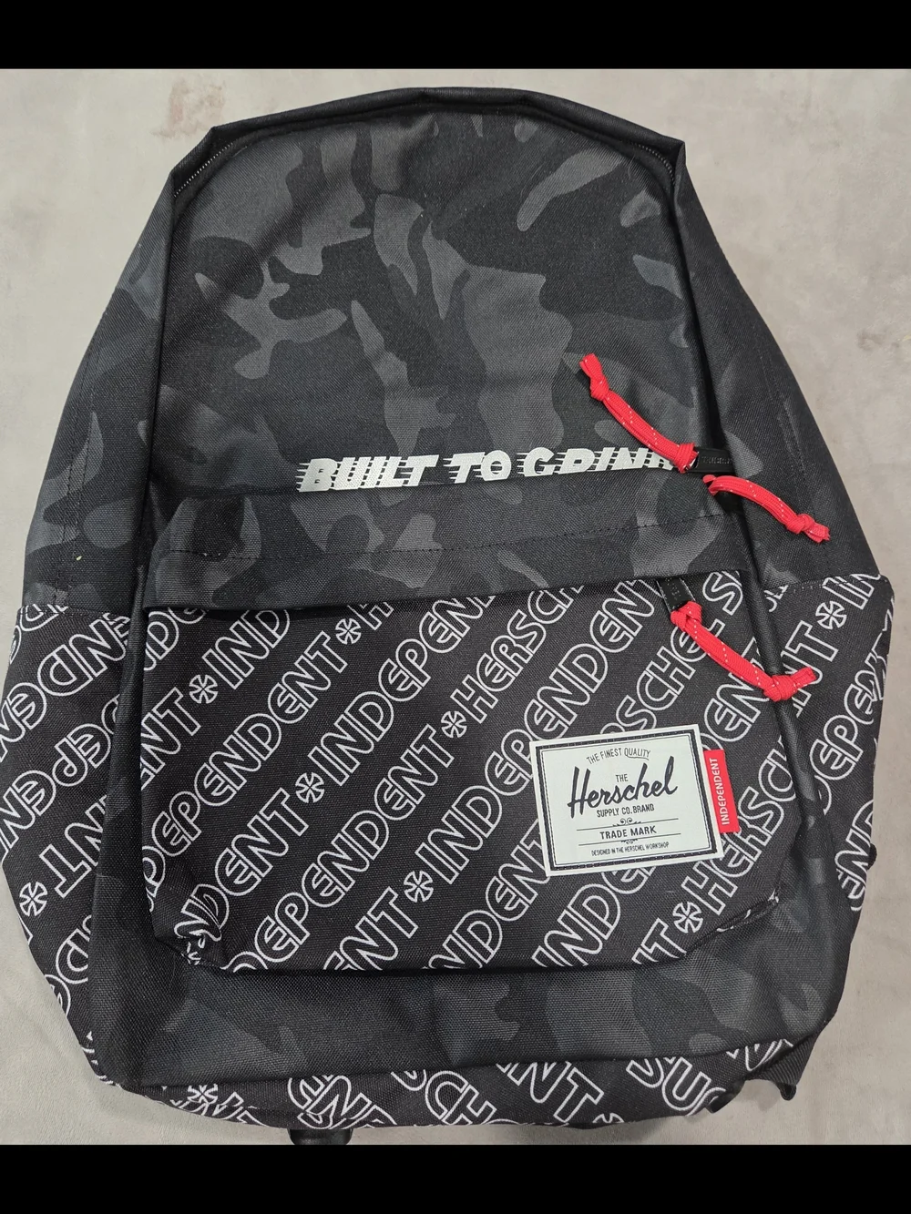 Herschel Independent Classic XL 30L Back black with BUILT TO GRIND